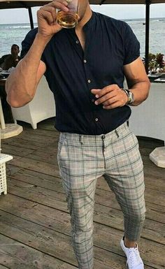 Pe Lavis.ro gasesti incaltaminte din piele naturala de barbati ce pot fi asortate stilului tau business casual